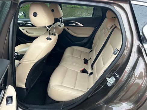 Used 2017 INFINITI QX30 Premium w/ Navigation Package FWD image 14