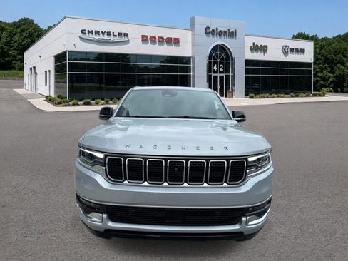 Used 2025 Jeep Wagoneer 4WD w/ Convenience Group I image 9