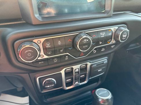 Used 2020 Jeep Gladiator Overland AWD/4WD image 31