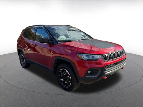 Used 2025 Jeep Compass Trailhawk image 1