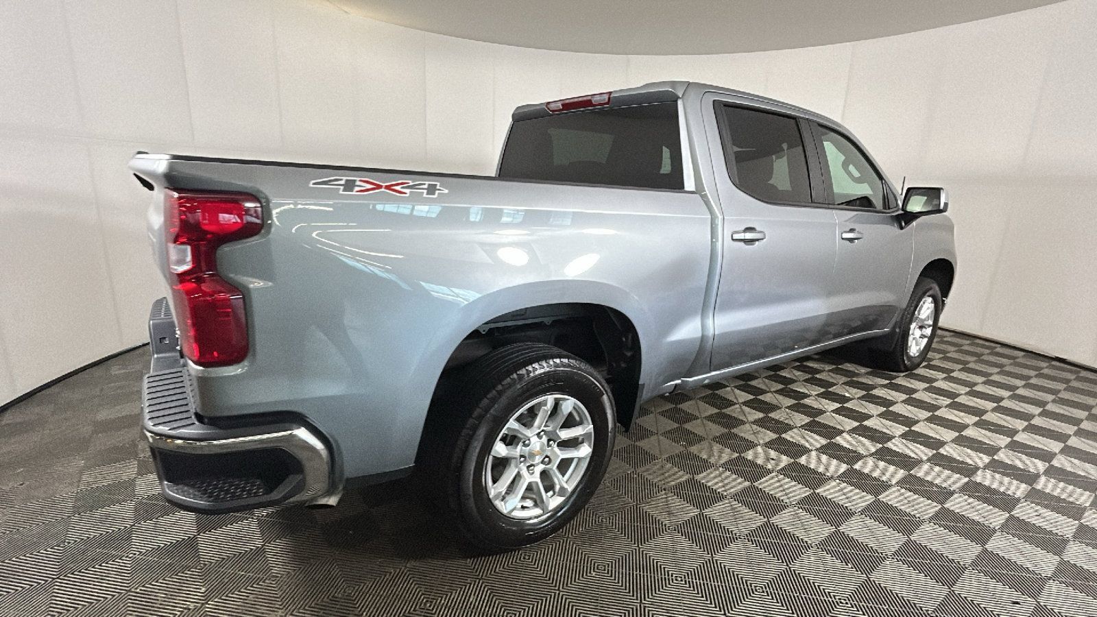 Used 2026 Chevrolet Silverado 1500 LT AWD/4WD image 3