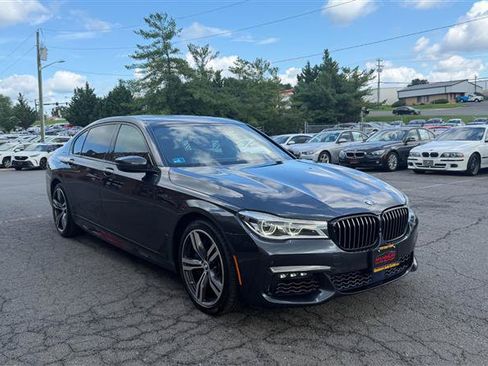 Used 2018 BMW 750i RWD image 3