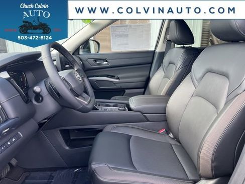 New 2026 Nissan Pathfinder SL image 13