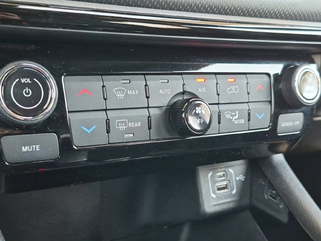 Used 2025 Jeep Compass Trailhawk AWD/4WD image 28