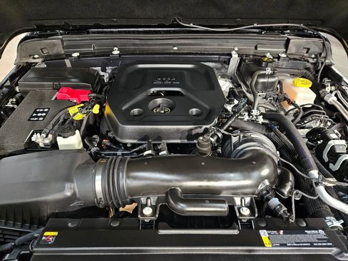 Used 2025 Jeep Wrangler Sport image 19