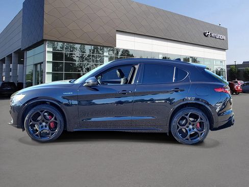 Used 2022 Alfa Romeo Stelvio Veloce AWD/4WD image 3