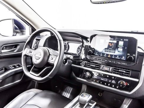 Used 2022 Nissan Pathfinder SL w/ Lighting Package (N92) FWD image 19
