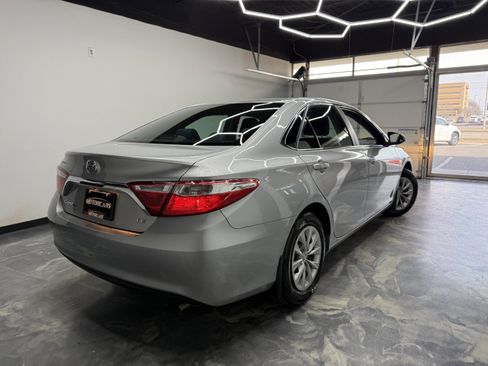 Used 2017 Toyota Camry LE image 3