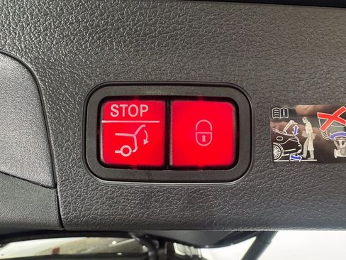 Certified 2025 Mercedes-Benz GLS 450 4MATIC image 32