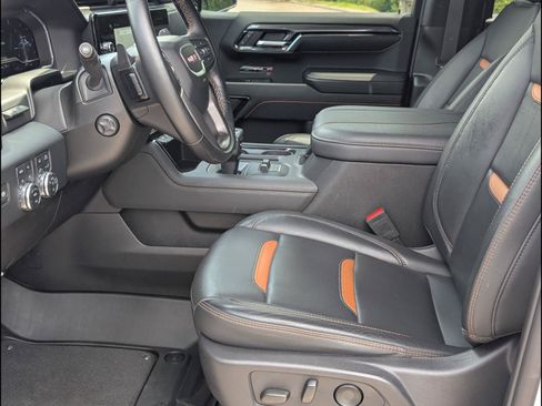 Used 2024 GMC Sierra 1500 AT4 w/ Technology Package AWD/4WD image 15