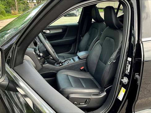 Used 2024 Volvo XC40 B5 Core AWD/4WD image 36