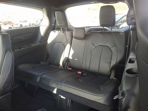 New 2026 Chrysler Pacifica Select image 7
