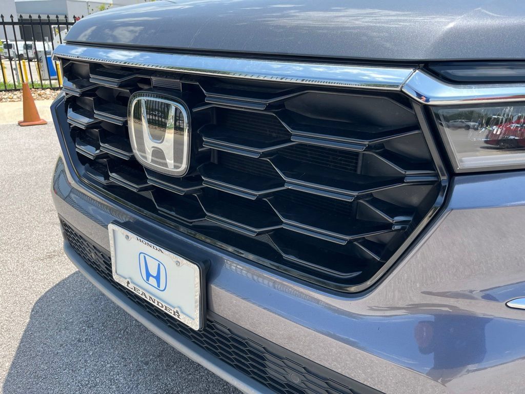 Used 2025 Honda Pilot Touring image 16