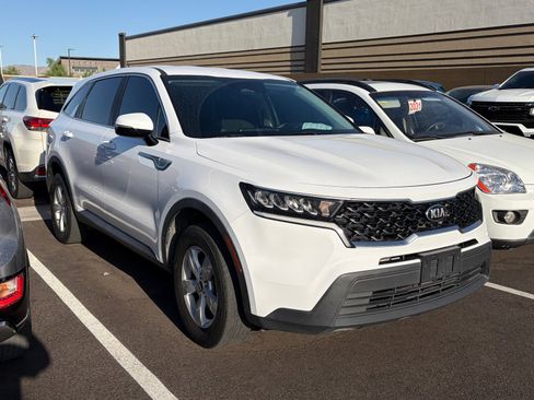 Used 2021 Kia Sorento LX image 2