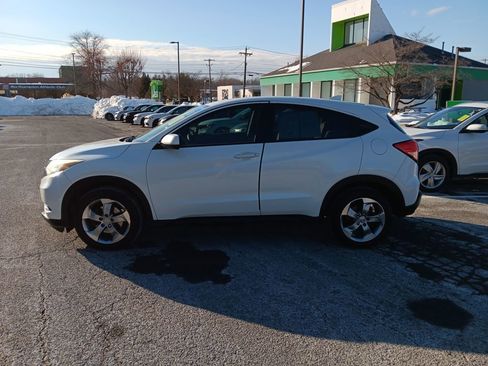 Used 2017 Honda HR-V LX image 7