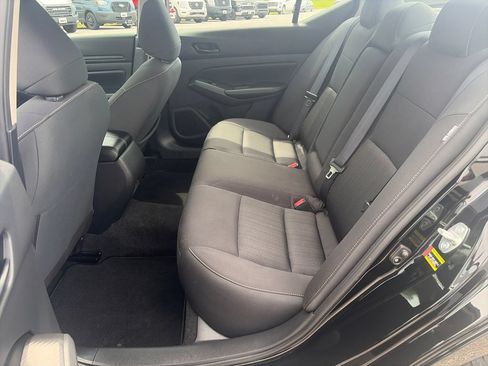 Used 2025 Nissan Altima 2.5 SV FWD image 24