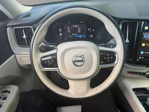 Used 2023 Volvo XC60 B5 Plus FWD image 11