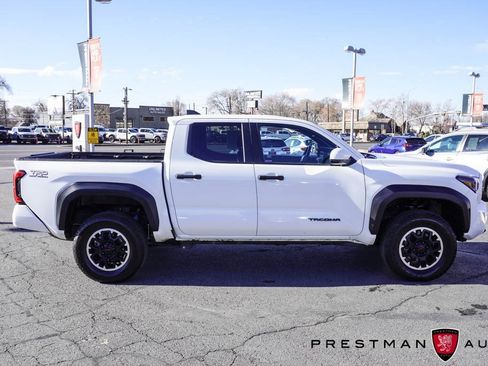 Used 2024 Toyota Tacoma TRD Off-Road image 22