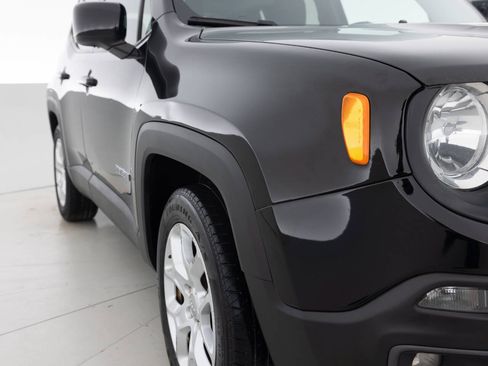 Used 2016 Jeep Renegade Latitude FWD image 11