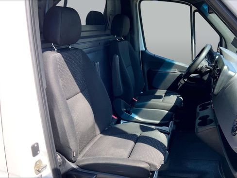 Used 2022 Mercedes-Benz Sprinter 2500 image 8