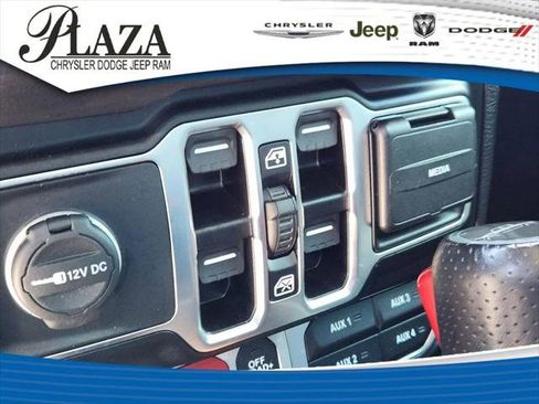 Certified 2024 Jeep Gladiator Mojave AWD/4WD image 18