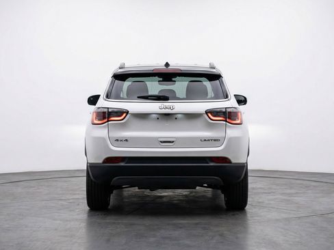 Used 2025 Jeep Compass Trailhawk AWD/4WD image 7