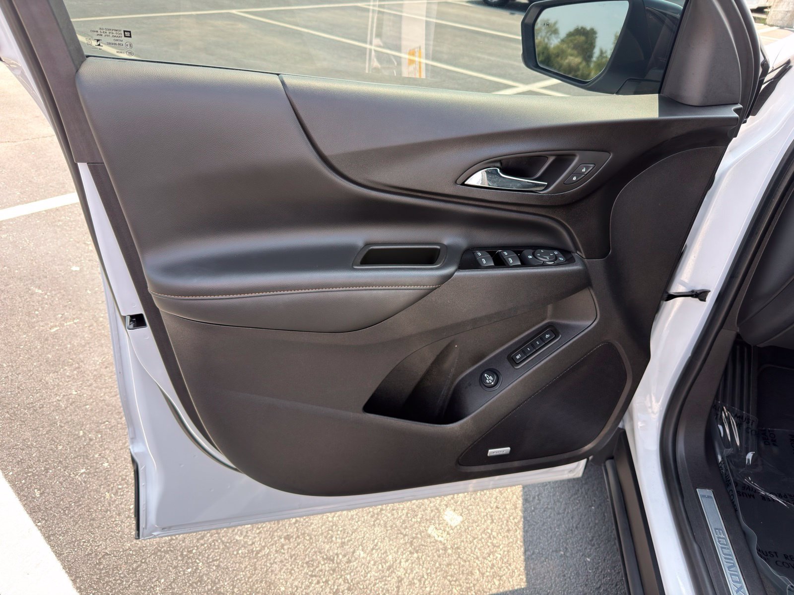 Used 2024 Chevrolet Equinox Premier FWD image 12