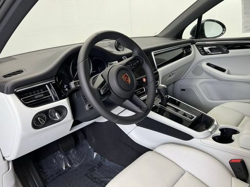 Used 2026 Porsche Macan AWD/4WD image 4