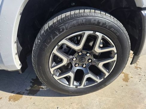 Used 2025 RAM 1500 Laramie AWD/4WD image 33