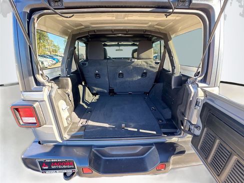 Used 2021 Jeep Wrangler Unlimited Sahara image 24