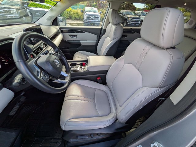Used 2023 Honda Pilot Touring image 7