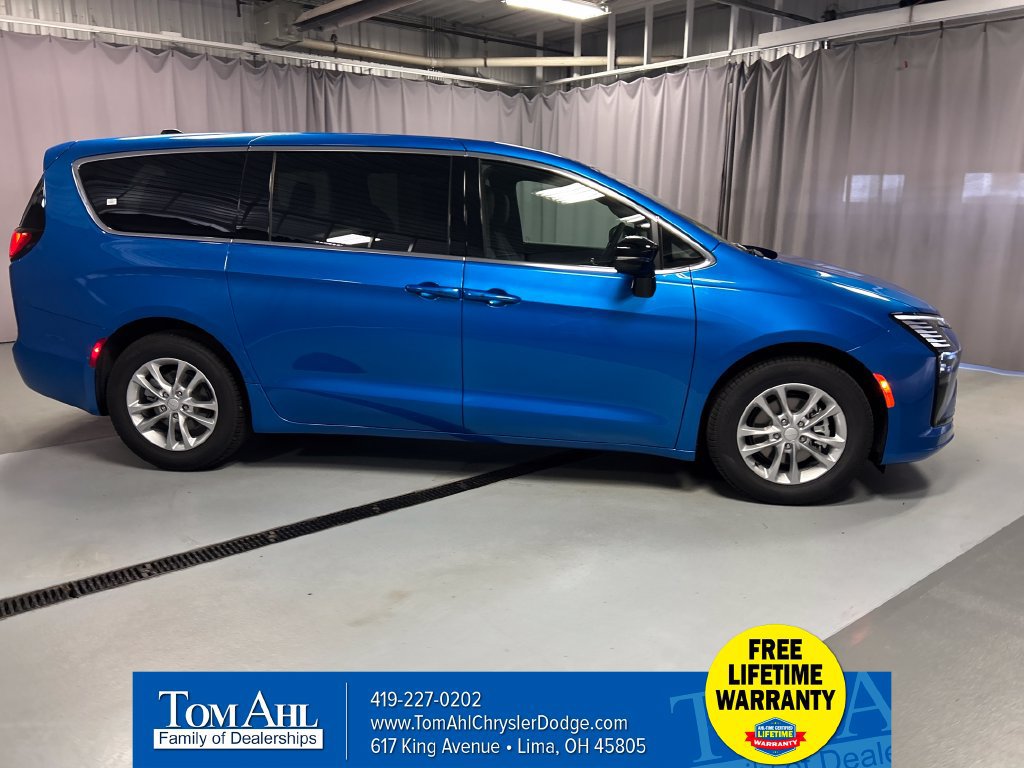 New 2027 Chrysler Pacifica Select FWD image 8