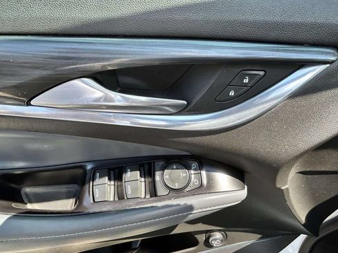 Used 2019 Buick Enclave Essence FWD image 13