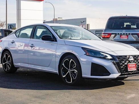 New 2025 Nissan Altima 2.5 SR w/ SR Premium Package image 4