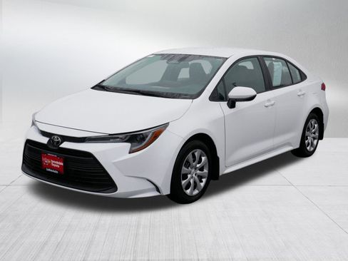 Certified 2025 Toyota Corolla LE image 3