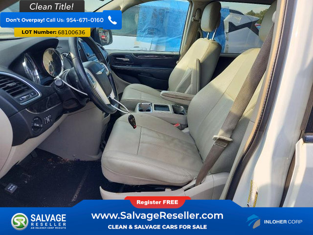 Used 2015 Chrysler Town & Country Touring FWD image 9