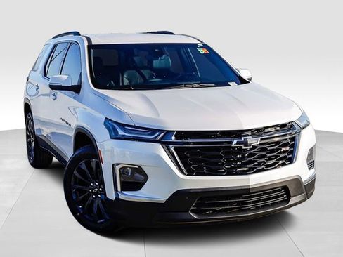 Used 2023 Chevrolet Traverse RS w/ LPO, Cargo Package image 2