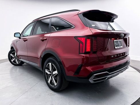 Used 2021 Kia Sorento EX w/ Panoramic Sunroof Package image 2