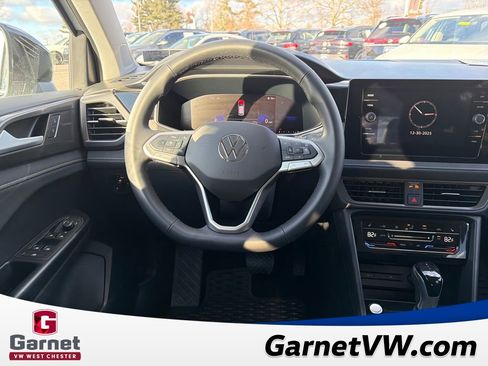 Certified 2025 Volkswagen Taos SE image 14