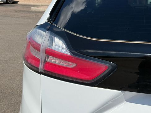 Used 2024 Ford Edge SEL AWD/4WD image 11