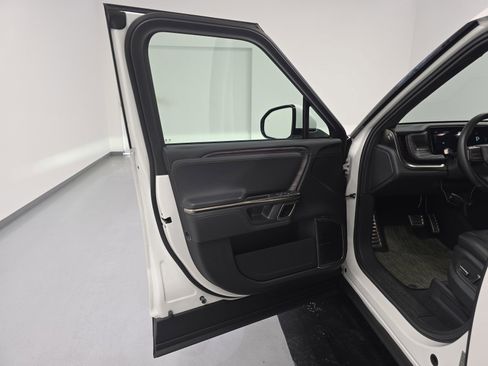 Used 2022 Rivian R1T Adventure image 14