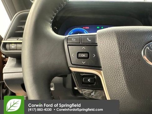 Used 2023 Toyota Crown Platinum image 30