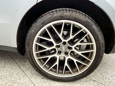 Used 2020 Porsche Macan image 9