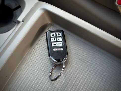 Used 2016 Honda Odyssey EX-L image 19
