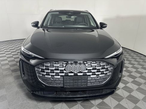 Used 2025 Audi Q5 Premium Plus w/ Premium Plus image 2