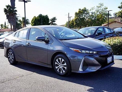 Used 2020 Toyota Prius Prime XLE FWD image 6