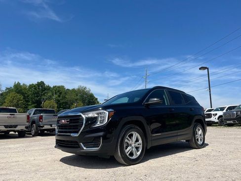 Used 2024 GMC Terrain SLE w/ Driver Convenience Package AWD/4WD image 2