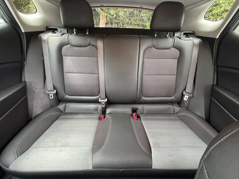Used 2025 Chevrolet Trax LT w/ LT Convenience Package FWD image 32
