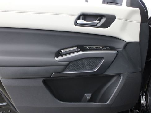 New 2026 Nissan Pathfinder SL FWD image 15