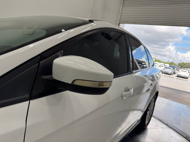 Used 2015 Ford Focus SE FWD image 31